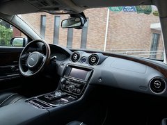 捷豹  捷豹XJ 5.0 AT 中控台右侧
