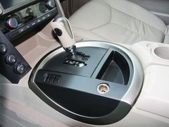 享御 2011款 2.0 自动 四驱豪华导航版 5座