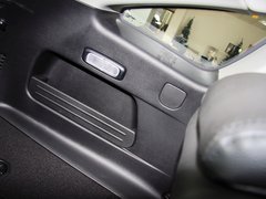 爱腾 2011款 2.0T 自动 两驱豪华导航版 5座