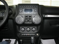 Jeep吉普  撒哈拉 3.6 AT 中控仪表台总特写