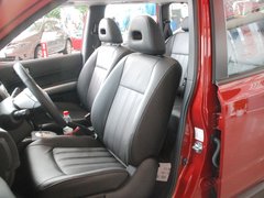 东风日产  奇骏 2.5 CVT 4WD 驾驶席座椅前45度视图