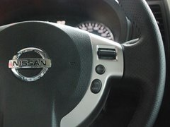 东风日产  奇骏 2.5L CVT 方向盘右侧