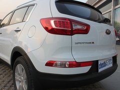 东风悦达起亚  智跑 2.0 GLS AT 车辆尾部特写