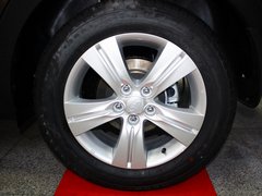 东风悦达起亚  智跑 2.0L AT 后轮整体照片