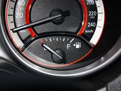 菲跃 2012款 2.4L 自动 舒适版 5座