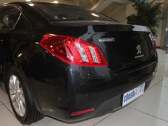 东风标致  标致508 2.0 AT 车辆尾部特写