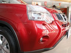 东风日产 奇骏 2.5 CVT 4WD 车辆右前大灯45度视角