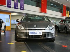 雷诺  2.0T 自动 车头正面视角
