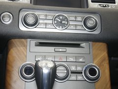 路虎 揽胜运动版 5.0 V8 NA HSE AT 中控台下方特写