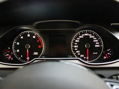 奥迪(进口)  奥迪A4 40 TFSI allroad quattro 方向盘后方仪表盘