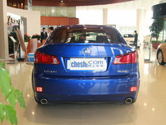 雷克萨斯 IS250 F-Sport 2.5 AT 车辆正后方尾部视角