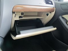 一汽-大众  速腾 1.8TSI DSG 手套箱整体特写