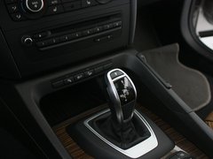 华晨宝马  X1 xDrive28i 2.0T AT 中控台仪表下方45度特写