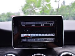 奔驰(进口)  A200 1.6T DCT 中控仪表台上方