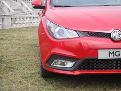 MG  MG5 1.5 MT 车辆右前大灯正视图