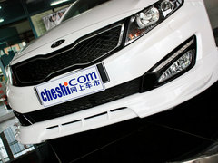 东风悦达起亚  K5 2.0 Premium AT 车辆车头部分特写