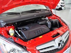 北京汽车  两厢 1.5L 手动 发动机主体特写
