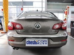 一汽-大众  CC 2.0TSI DSG 车辆正后方尾部视角