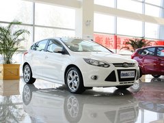 長(zhǎng)安福特  新?？怂箖蓭?2.0L DCT 車輛右側(cè)45度角