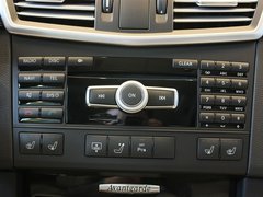 北京奔驰  E300L 3.0L AT 中控台中央特写