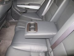 广汽本田  2.4L 自动 第二排座椅中间特写