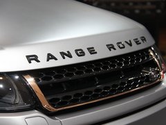 路虎  极光 2.0T AT 车辆左前45度视角