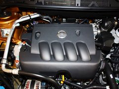 东风日产  逍客 2.0L CVT 发动机主体特写