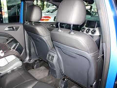 奔驰(进口)  B200 1.6T 第一排座椅靠背后方