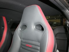 日产(进口)  日产GT-R 3.8T DCT 驾驶席座椅头枕特写