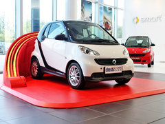 smart  1.0L AMT 车辆右侧45度角