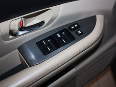 比亚迪S6 2013款 劲悦版 2.0L 手动 尊贵型 5座