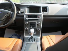 沃尔沃(进口)  V60 2.0T AT 中控仪表台总特写