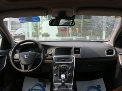沃尔沃(进口)  V60 2.0T AT 中控台整体