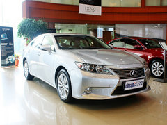 雷克萨斯  2.5 自动 车辆右侧45度角