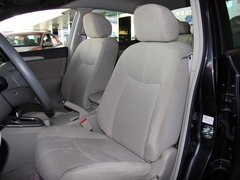 东风日产  1.6 XE CVT 驾驶席座椅前45度视图