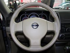 东风日产  1.6L 自动 方向盘整体