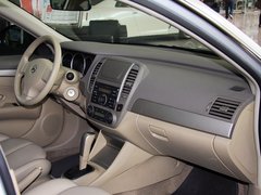 东风日产  轩逸经典 1.6L AT 中控台右侧