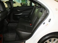 一汽丰田  2.5L 自动 第二排座椅正视图