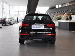 奥迪(进口)  Q3 2.0T 车辆正后方尾部视角