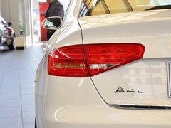 奥迪A4L 2013款 30TFSI 手动舒适型
