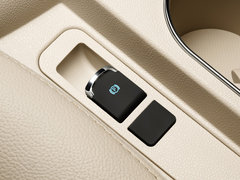 比亚迪 速锐 1.5TID AT 右后车门控制区特写