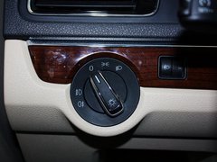 上海大众  1.6L 自动 方向盘左后仪表台