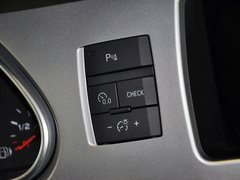 奥迪Q7 2013款 3.0T 35TFSI进取型 5座