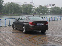 华晨宝马  530Li 3.0L 车辆左后45度视角