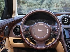 捷豹  XJL 2.0T AT 方向盘整体