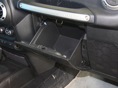 Jeep吉普  3.6L 手套箱整体特写