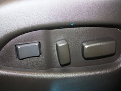 凱迪拉克SRX 2013款 3.0L 自動 舒適型 5座