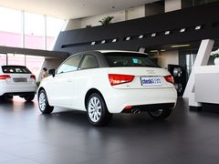 奥迪(进口)  30TFSI 1.4T 车辆左后45度视角