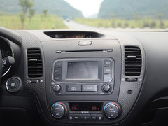 东风悦达起亚 起亚K3 1.8L AT 中控仪表台上方