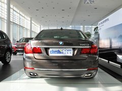 宝马(进口)  740Li 3.0T AT 车辆正后方尾部视角
